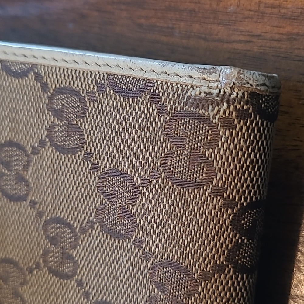 Gucci Bifold Monogram Snap Wallet - Picture 4 of 13